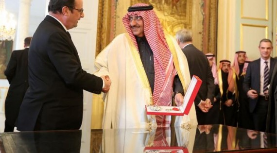Hollande-décore-Légion-honneur-ministre-Intérieur-saoudien-e1457358847512